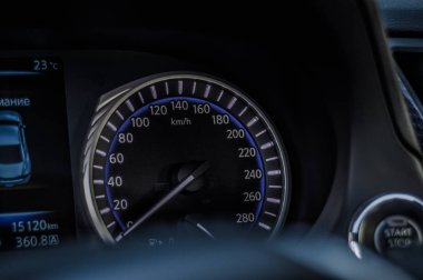 Moskova, Rusya - 1 Eylül 2017 Infiniti Q60 coupe Araba, iç görünüm. Yeni araba - Infiniti Q60 Coupe testi. İş sınıfı salon ve V6 motoru. Sigorta primi spor coupe. 405 beygir V6 motor.