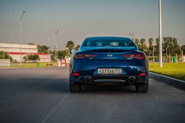 Moskova, Rusya - 1 Eylül 2017 Infiniti Q60 coupe Araba, ön görünüm. Yeni araba - Infiniti Q60 Coupe testi. İş sınıfı salon ve V6 motoru. Sigorta primi spor coupe. 405 beygir V6 motor.