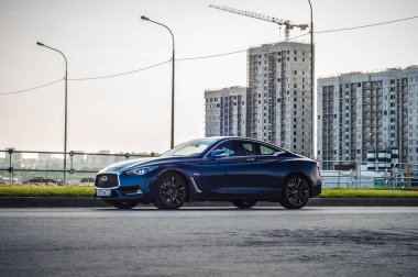 Moskova, Rusya - 1 Eylül 2017 Infiniti Q60 coupe Araba, ön görünüm. Yeni araba - Infiniti Q60 Coupe testi. İş sınıfı salon ve V6 motoru. Sigorta primi spor coupe. 405 beygir V6 motor.