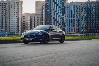 Moskova, Rusya - 1 Eylül 2017 Infiniti Q60 coupe Araba, ön görünüm. Yeni araba - Infiniti Q60 Coupe testi. İş sınıfı salon ve V6 motoru. Sigorta primi spor coupe. 405 beygir V6 motor.