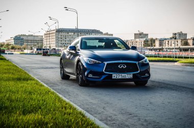 Moskova, Rusya - 1 Eylül 2017 Infiniti Q60 coupe Araba, ön görünüm. Yeni araba - Infiniti Q60 Coupe testi. İş sınıfı salon ve V6 motoru. Sigorta primi spor coupe. 405 beygir V6 motor.