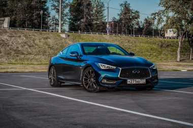 Moskova, Rusya - 1 Eylül 2017 Infiniti Q60 coupe Araba, ön görünüm. Yeni araba - Infiniti Q60 Coupe testi. İş sınıfı salon ve V6 motoru. Sigorta primi spor coupe. 405 beygir V6 motor.