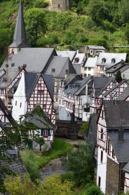 Monreal 'deki güzel ortaçağ mimarisinin manzarası