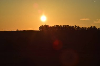 Güzel gün batımı gökyüzü bulutlu
