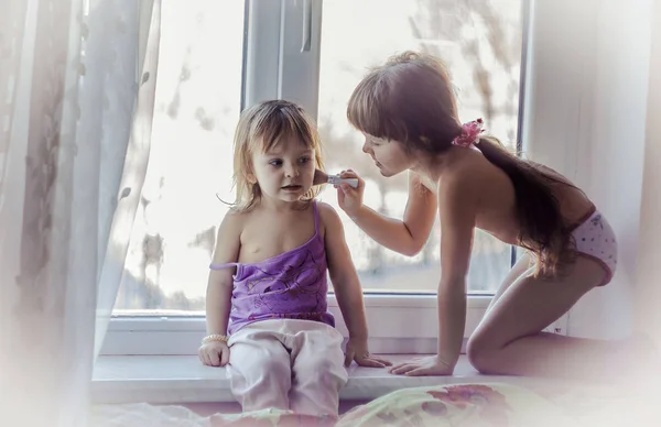 Girl Does Makeup Her Sister — Stock Photo, Image