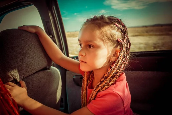 Mädchen Fährt Auto — Stockfoto