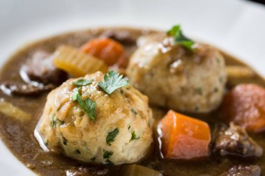 Geyik eti güveç pastırma ve soğan köfte ile