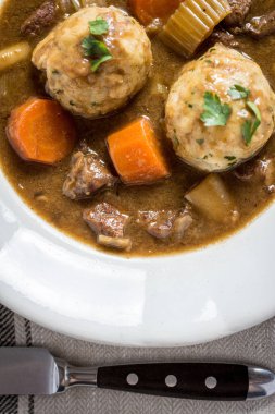 Geyik eti güveç pastırma ve soğan köfte ile