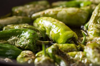 Yeşil Padron biber kızartma tavası hazırlanmasında