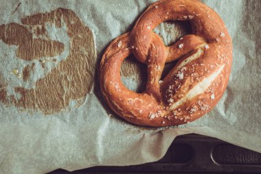 Rustik bak simit fırın tepsisine üzerinde