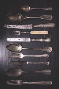 Rustik gümüş koyu ahşap zemin üzerinde. Mutfak ve Restaurant konseptini.