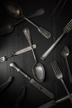 Rustik gümüş koyu ahşap zemin üzerinde. Mutfak ve Restaurant konseptini.