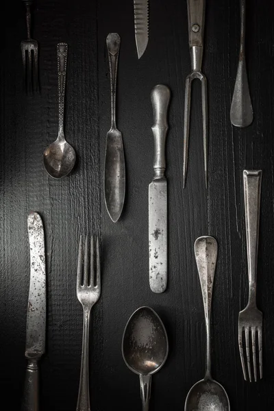Staré Rustikální Příbory Tmavé Dřevěné Pozadí Kuchyň Potraviny Koncepce — Stock fotografie