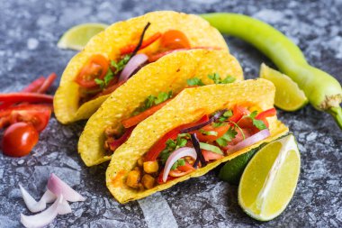 Taze tako kabukları renkli Meksika gıda