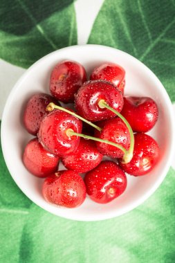 Kırmızı Kiraz sıçrayan yaz kavram olarak