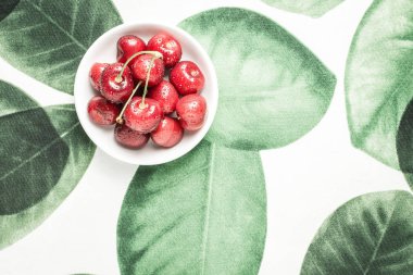 Kırmızı Kiraz sıçrayan yaz kavram olarak