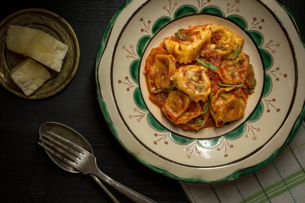 Fresh Homemade Tomato Sauce and Mozzarella Cheese Italian Tortel — Stock Photo, Image