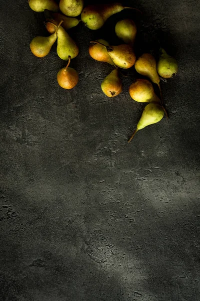 Organic Pears Rustic Dark Background Copy Space — 스톡 사진