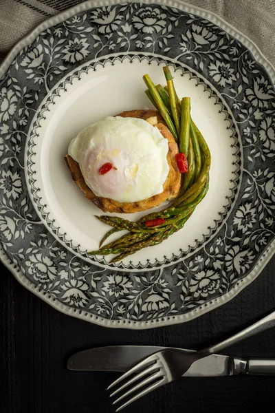 Freshly Poached Egg Toast Boiled Green Asparagus Chili Peppers — Stock Photo, Image