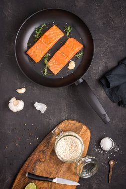 Somon Biftek Taze ve Ham Kekik ve Sarımsak ile Tavada Tavada