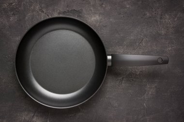 Boş Kızartma Tavası Siyah Koyu Taş Yüzey. Mutfak Backgroun