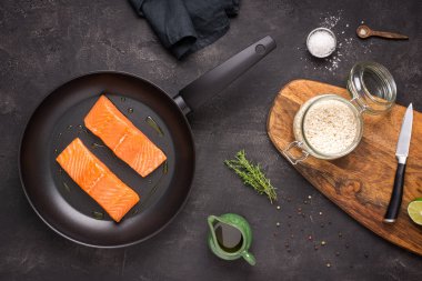 Somon Biftek Taze ve Ham Kekik ve Sarımsak ile Tavada Tavada