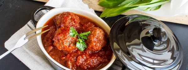 Frikadellen mit süß-saurer Tomatensauce — Stockfoto