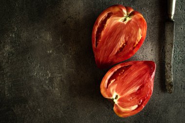 Eller Kesme Organik Boğa Kalp Hatıra Domates