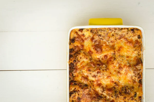 Lasagne Bolognese met rundvlees, kaas en tomaat — Stockfoto