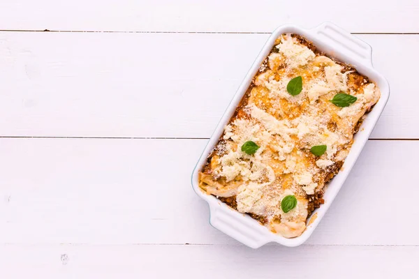 Traditional Italian Lasagna With Minced Beef, Tomato Sauce and Green Basil on White Background — Stock Photo, Image