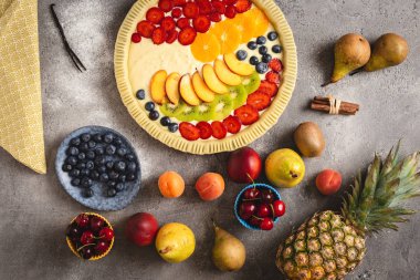 Taze Hamur lu Meyveli Tart Pasta Hazırlama ve Hazır Renkli Meyveler