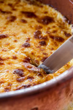 Pastitsio Geleneksel Yunan Fırında Makarna Güveç Yer Be ile