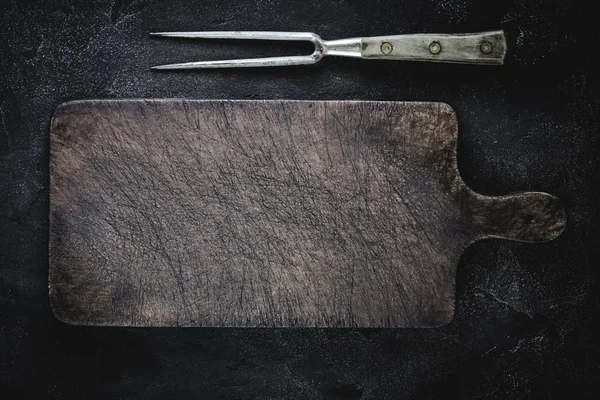 Tablero de corte vintage vacío con tenedor viejo — Foto de Stock