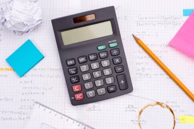 El Hesap Makinesi, Kalem, Matematik ile Kağıt Üzerinde Cetvel