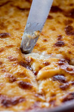 Pastitsio Geleneksel Yunan Fırında Makarna Güveç Yer Be ile