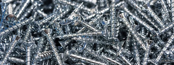 Gümüş vida makro yakın çekim. Arka plan deseni.