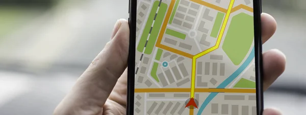 GPS навигация по мобильным устройствам и транспорту — стоковое фото