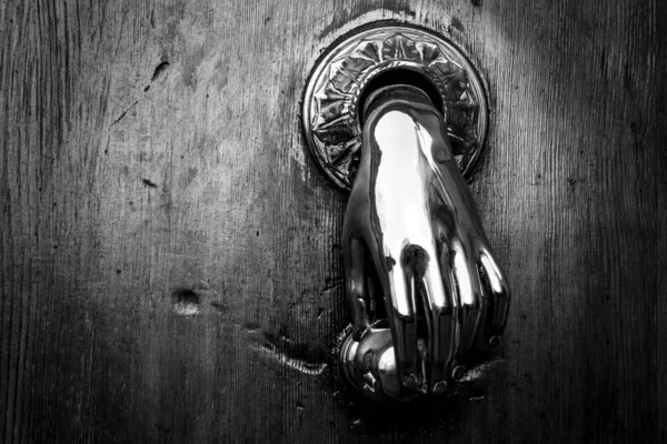 Elegant Brass Door Handle Hand Shape Detail — Stock Photo, Image