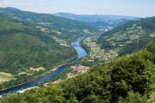 Río Drina en el valle de la montaña Tara —  Fotos de Stock