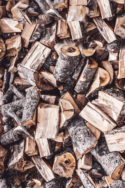 刻んだ火の木の丸太スタックパイルの背景 — ストック写真