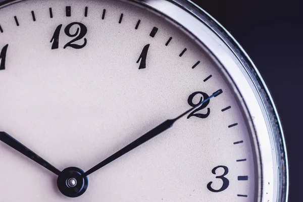 Кишенькові годинники, як час проходження концепції. Строк, що не працює з часом і терміновості. — стокове фото