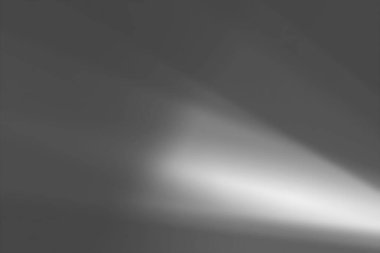 Koyu bir arkaplan, sayısız yumuşak, parıldayan beyaz bokeh daireleri ve oval dairelerle aydınlatılarak rüya gibi ve ruhani bir soyut kompozisyon oluşturulur..