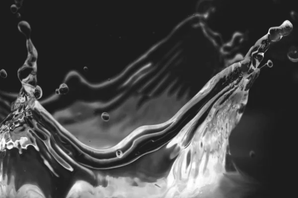 Koyu bir arkaplan, sayısız yumuşak, parıldayan beyaz bokeh daireleri ve oval dairelerle aydınlatılarak rüya gibi ve ruhani bir soyut kompozisyon oluşturulur..