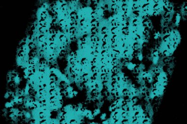 Soyut bir makro fotoğraf, parlak turkuaz ve karanlık bölgelerin çarpıcı etkileşimiyle pürüzlü ve dokulu bir yüzey ortaya çıkarır..