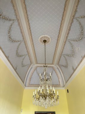 İspanya: 12. yüzyıldan kalma bir Fas kalesi olan Jerez de la Frontera Alczar, yenilenmiş iç bahçelerini ve çeşmelerini sergileyerek ziyaretçilere Endülüs 'ün zengin tarihine bir bakış sunuyor..