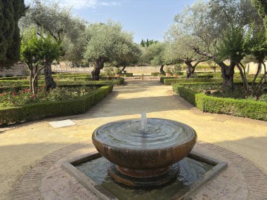 İspanya: 12. yüzyıldan kalma bir Fas kalesi olan Jerez de la Frontera Alczar, yenilenmiş iç bahçelerini ve çeşmelerini sergileyerek ziyaretçilere Endülüs 'ün zengin tarihine bir bakış sunuyor..