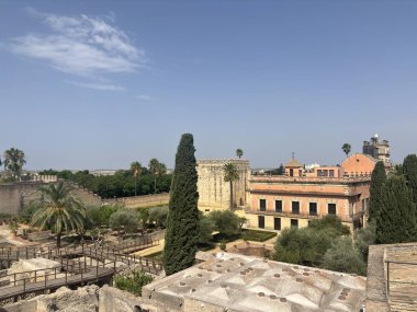 İspanya: 12. yüzyıldan kalma bir Fas kalesi olan Jerez de la Frontera Alczar, yenilenmiş iç bahçelerini ve çeşmelerini sergileyerek ziyaretçilere Endülüs 'ün zengin tarihine bir bakış sunuyor..