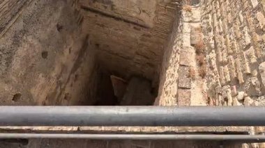 İspanya: Jerez de la Frontera 'nın tarihi Alcazar' ı, Almohad mimarisi, sekizgen kulesi, camisi, hamamı ve bahçeleri, somutlaşmış Endülüs mirası.