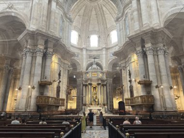 Spain : Cadiz Cathedral's golden dome and baroque-neoclassical facade shine outside; inside, ornate chapels, soaring columns, and crypt captivate.