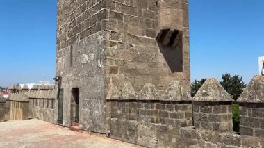 Santa Maria Castillo de San Marcos 'un dış görünüşü, İspanya' nın El Puerto de Santa Maria şehrinde bir cami üzerine inşa edilen 13. yüzyıldan kalma bir kale..